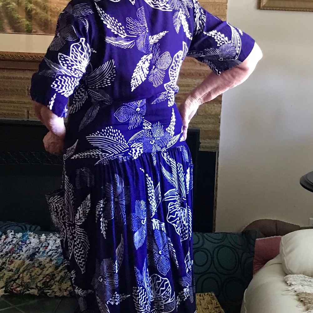 Hawaiian print dress a dark purple white flowers